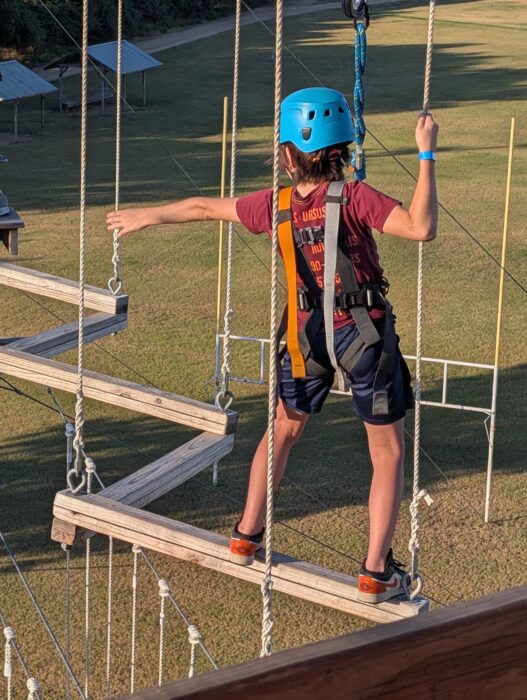 Outdoor school: suspended arial course
